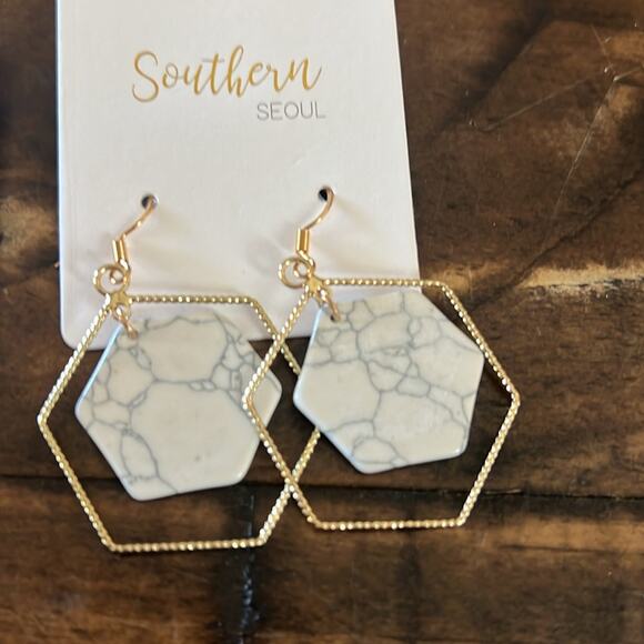 Southern Souel Drop Earrings Goldtone Geometric Fashion Earrings NEW - Picture 3 of 4
